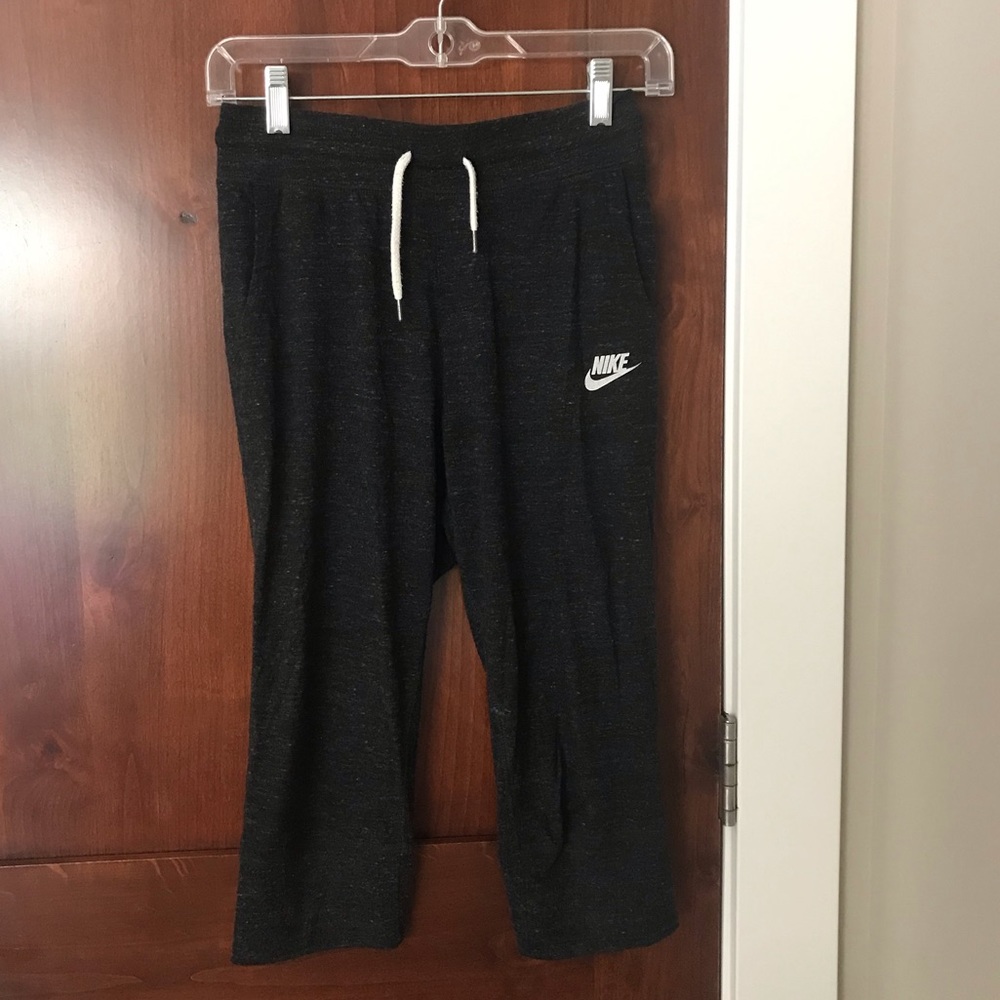 Nike Cropped Sweatpants
